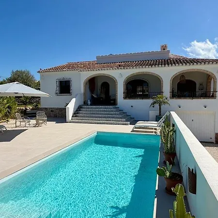 Villa Bohemian With Pool & Mountain View